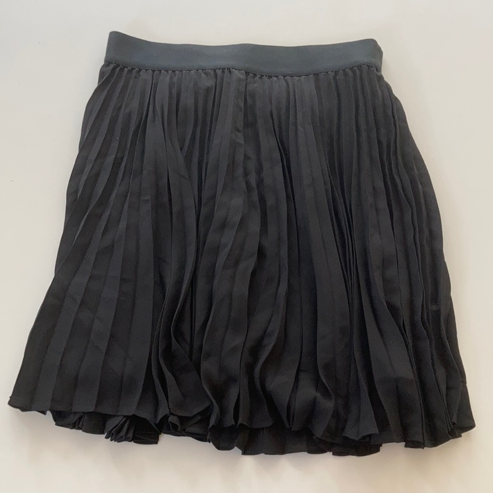 Aritzia babaton pleated mini skirt